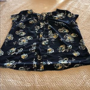 Woman’s floral blouse. 2X Croft & Barrow.